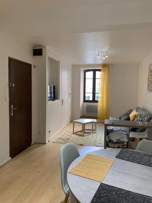 Aubenas : Beau Studio, Proche Du Chateau Kültér fotó